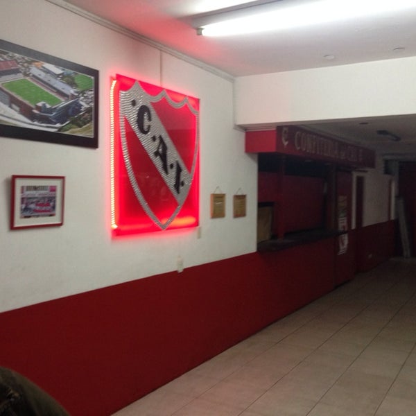 Fotos en Club Atlético Independiente - Sede Boyacá - Club deportivo en  Flores