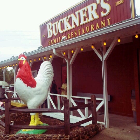 9/30/2012 tarihinde Louie I.ziyaretçi tarafından Buckner&#39;s Family Restaurant'de çekilen fotoğraf