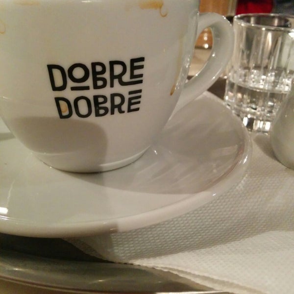 รูปภาพถ่ายที่ Dobre&amp;Dobré โดย Dimitra S. เมื่อ 12/13/2014