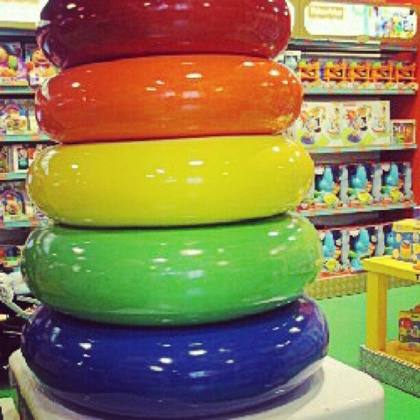 Toys"R"Us (Now Closed) Newbury Park Horns Rd