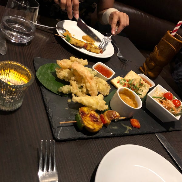 รูปภาพถ่ายที่ Mango Tree London โดย Anton M. เมื่อ 4/22/2018