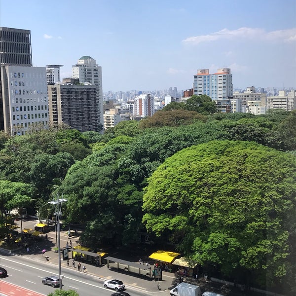 รูปภาพถ่ายที่ Avenida Paulista โดย Julia P. เมื่อ 11/30/2018