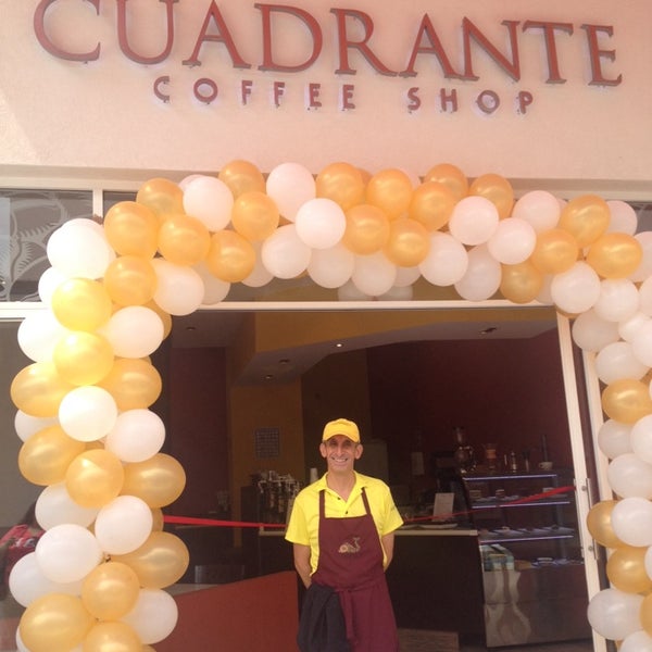 Das Foto wurde bei Cuadrante Coffee Shop von Eu Y. am 5/24/2014 aufgenommen