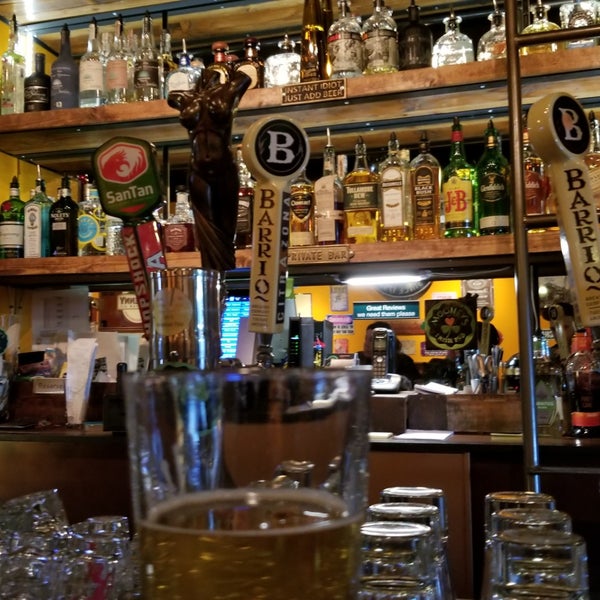Foto tirada no(a) Mooney&#39;s Irish Pub por a k em 12/4/2018