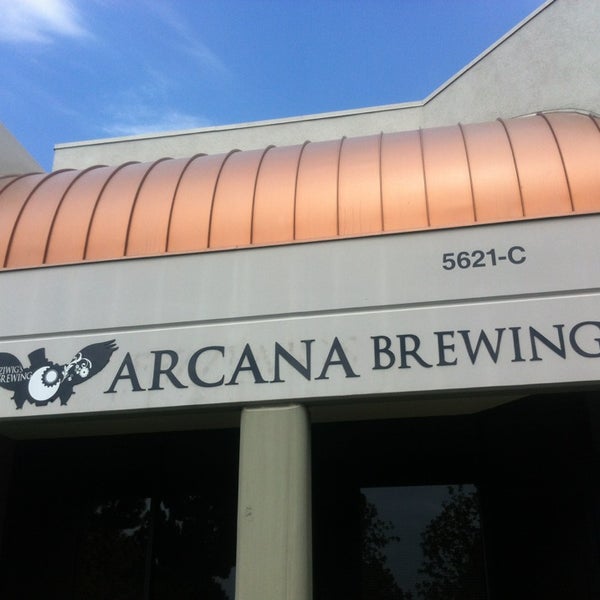 7/21/2013 tarihinde Dawn M.ziyaretçi tarafından Arcana Brewing Company'de çekilen fotoğraf