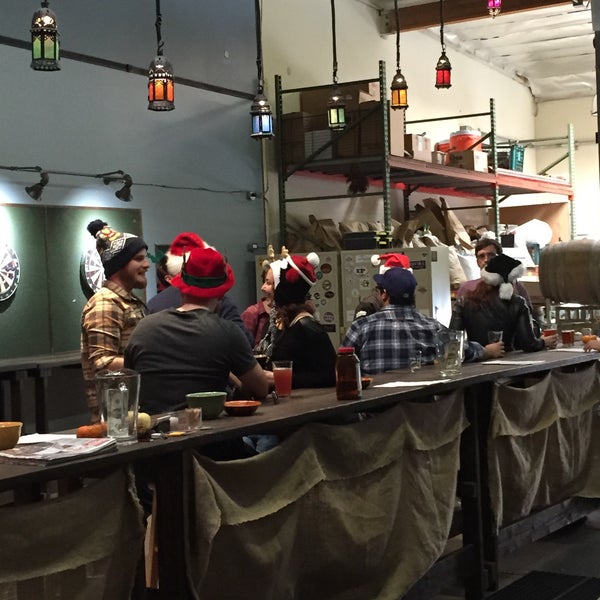 12/13/2014 tarihinde Dawn M.ziyaretçi tarafından Arcana Brewing Company'de çekilen fotoğraf