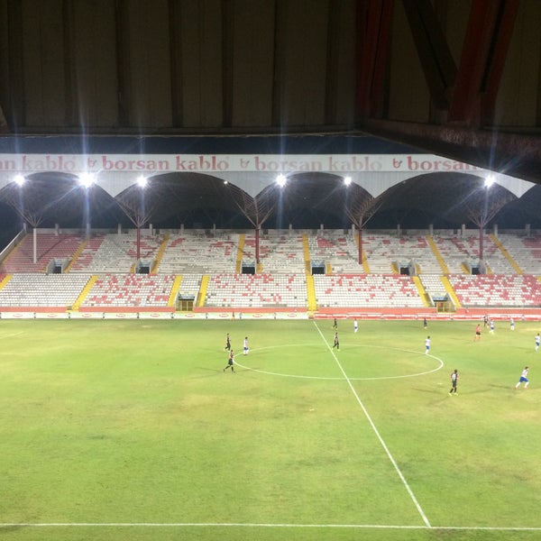 Photo taken at Samsun 19 Mayıs Stadyumu by Eser Ş. on 9/20/2017