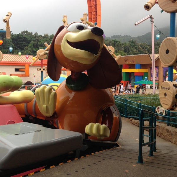 where is the slinky dog ride