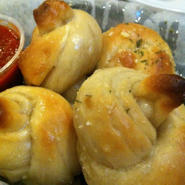 The garlic knots are the perfect combination of soft on the inside & crispy on the outside- delish!