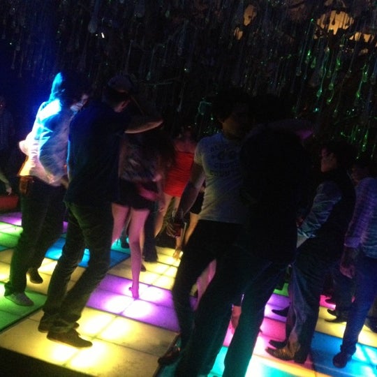 Foto tirada no(a) Shine Luxury Nightclub por Isaac S. em 2/23/2013