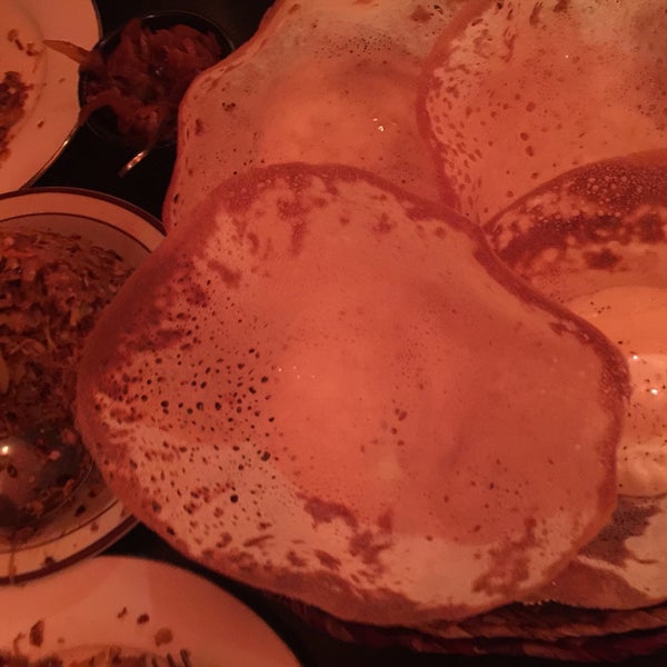 รูปภาพถ่ายที่ Sigiri Sri Lankan Cuisine โดย Sally H. เมื่อ 11/12/2015