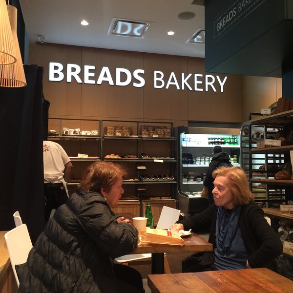 รูปภาพถ่ายที่ Breads Bakery โดย Sally H. เมื่อ 2/21/2016