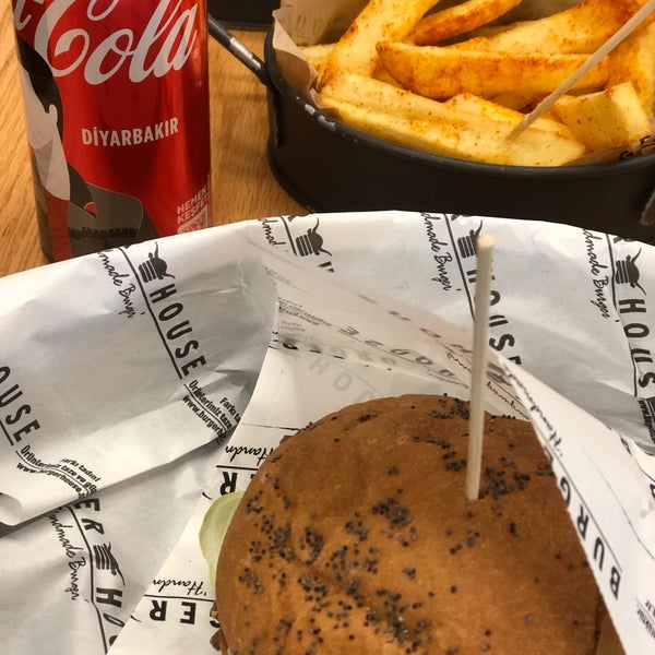 12/3/2019 tarihinde Gülay G.ziyaretçi tarafından Burger House'de çekilen fotoğraf