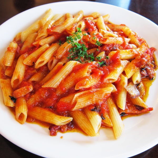 The margarita & the penne arrabiata are the two best dishes