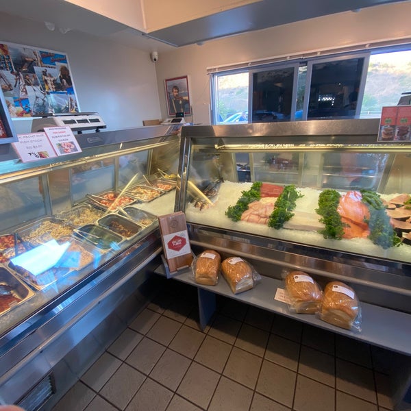 Снимок сделан в Malibu Seafood Fresh Fish Market &amp; Patio Cafe пользователем 지혜 정. 6/5/2022