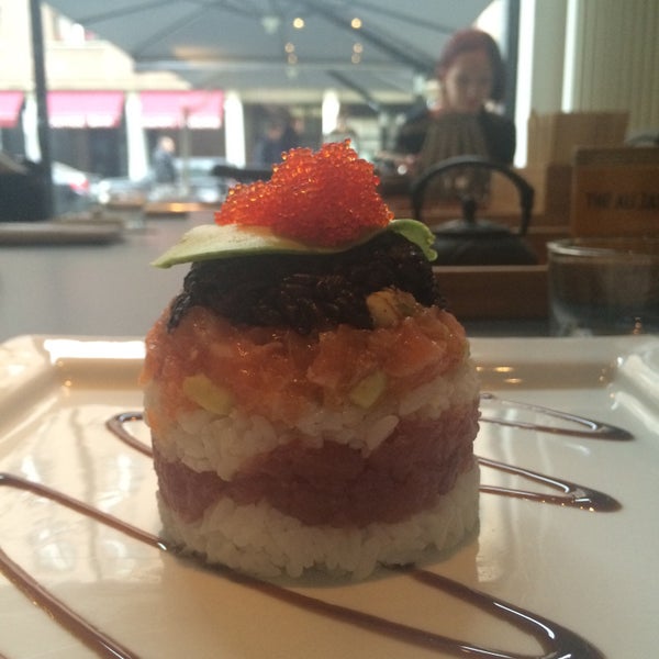 Foto diambil di Bento Sushi Restaurant oleh Mattia N. pada 1/13/2015