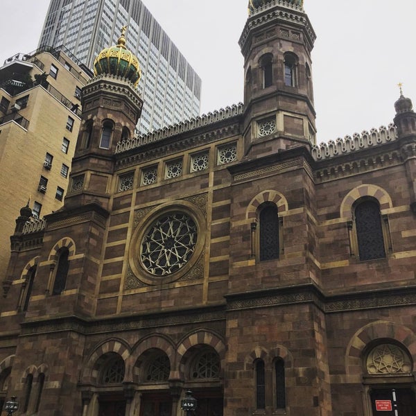 รูปภาพถ่ายที่ Central Synagogue โดย Oscar F. เมื่อ 10/21/2016