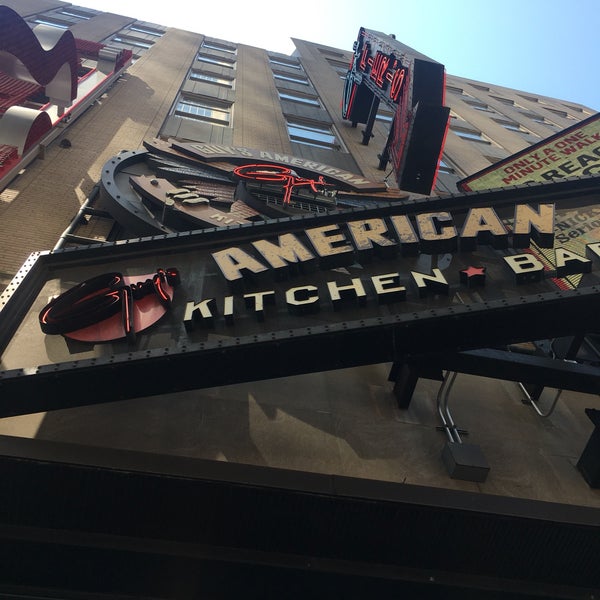 Foto tirada no(a) Guy&#39;s American Kitchen and Bar por Jessica L. em 8/9/2017