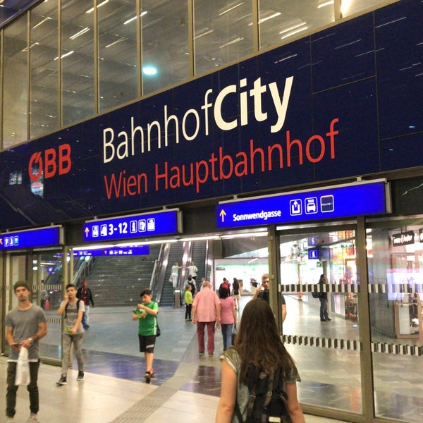 Das Foto wurde bei BahnhofCity Wien Hauptbahnhof von Martin O. am 9/21/2018 aufgenommen