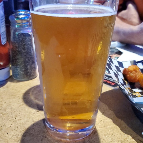 Foto tirada no(a) Smoky Mountain Brewery por Lou K. em 6/27/2021