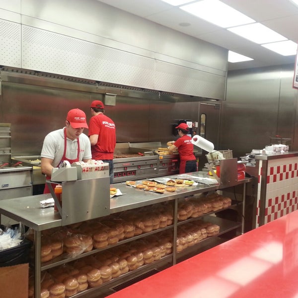 Photo taken at Five Guys by Hana T. on 11/29/2014
