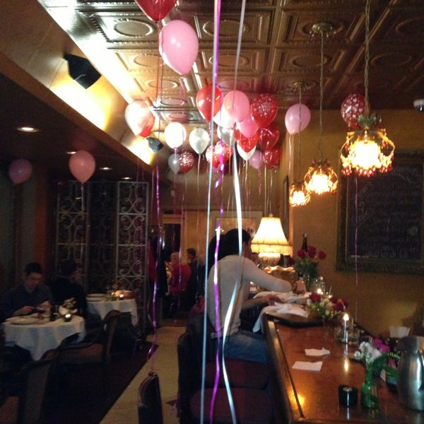 2/15/2013 tarihinde Suzzette M.ziyaretçi tarafından Pasta Tree Restaurant &amp; Wine Bar'de çekilen fotoğraf
