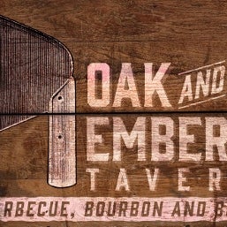 รูปภาพถ่ายที่ Oak and Embers Tavern โดย Oak and Embers Tavern เมื่อ 5/13/2014