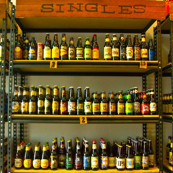 Foto tirada no(a) WhichCraft Beer Store por WhichCraft Beer Store em 6/13/2014