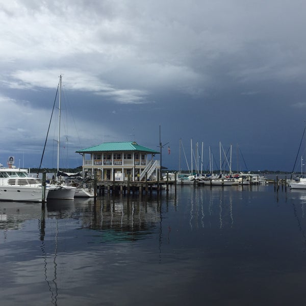 9/7/2015にKhalid H.がRiverhouse Waterfront - Reef &amp; Grillで撮った写真
