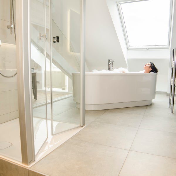 Suite #401 mit freistehender Badewanne mit Blick über Baden-Baden... einfach der Hammer