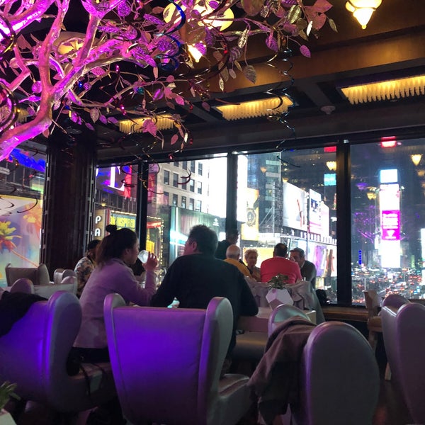 Photo taken at R Lounge at Two Times Square by Stanislav V. on 5/13/2018