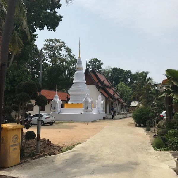 Photo taken at วัดประตูป่อง จังหวัดลำปาง by ( ´ ▽ ` )ﾉ on 4/25/2017