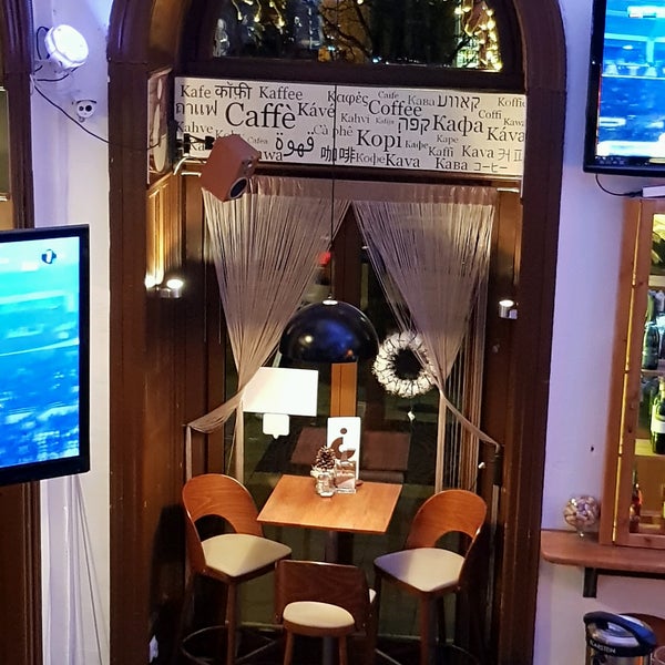 12/16/2017 tarihinde Eleftheria G.ziyaretçi tarafından Nonloso Caffé &amp; Bar'de çekilen fotoğraf