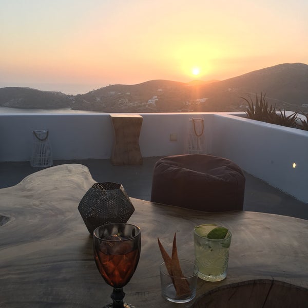 6/24/2019 tarihinde Rosalie P.ziyaretçi tarafından Ios Club - sunset cocktail bar'de çekilen fotoğraf