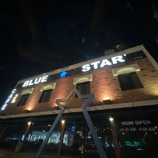 Foto diambil di Blue Star Lounge oleh Rayan 1. pada 9/1/2023