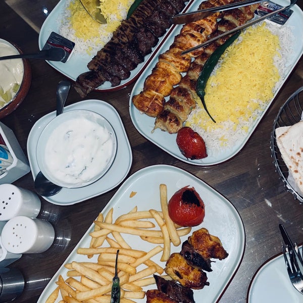 Das Foto wurde bei Iran Zamin Restaurant von Abdullah A. am 1/5/2023 aufgenommen