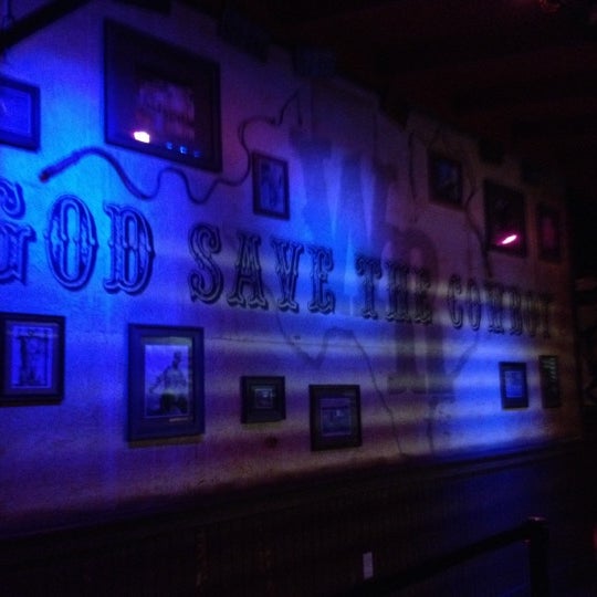 รูปภาพถ่ายที่ Whiskey River Dancehall &amp; Saloon โดย Diego A. เมื่อ 9/14/2012