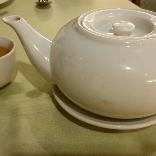 Photo taken at Szechuan Garden Chinese Restaurant by Lynna M. on 12/27/2014