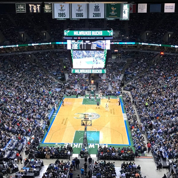 รูปภาพถ่ายที่ BMO Harris Bradley Center โดย Peter Z. เมื่อ 2/25/2018