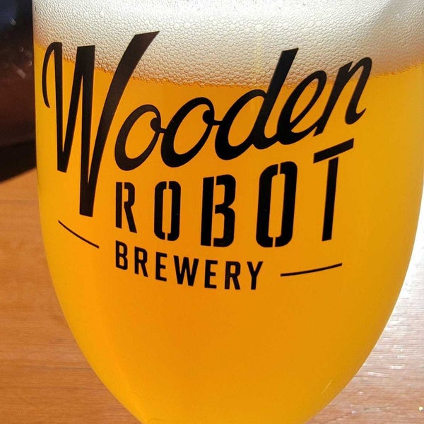 Photo taken at Wooden Robot Brewery by Mark B. on 10/8/2022