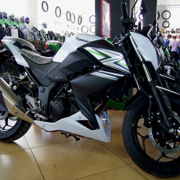 Новинка в мотосалоне! Дорожный мотоцикл Kawasaki Z250 уже в продаже! Замечательные характеристики, сходство с популярным Z800, три цвета на выбор. Ждем вас с нетерпением.
