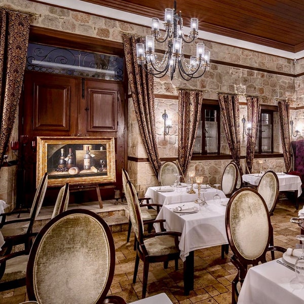 Foto diambil di Seraser Fine Dining Restaurant oleh Ayçıl Başak V. pada 9/13/2022