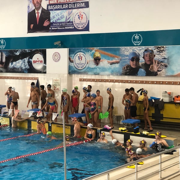 Foto tomada en Burhan Felek | Yüzme Havuzu  por Şirin Y. el 7/26/2019