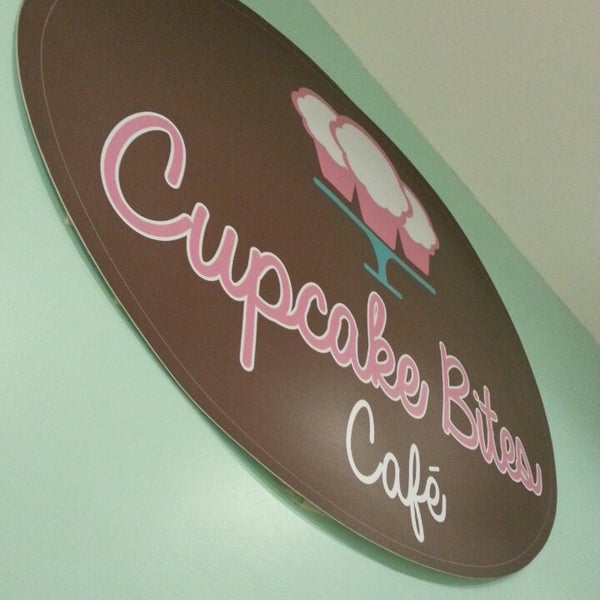 6/1/2014にGracia B.がCupcake Bites Caféで撮った写真