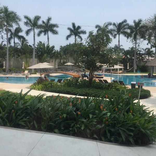 Foto diambil di Resort Mundo Imperial oleh Selene M. pada 4/22/2018