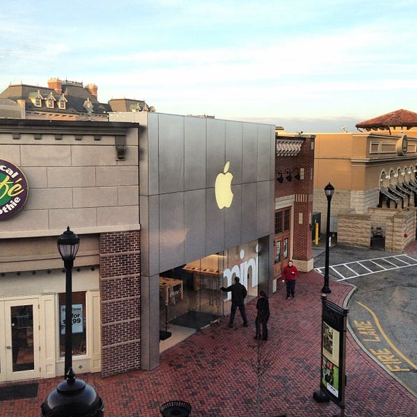 Photos at Apple Store, Eton (Now Closed) Woodmere, OH
