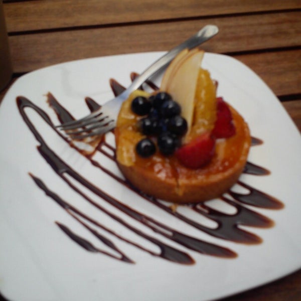 6/18/2013にRaul P.がTerracotta Caféで撮った写真