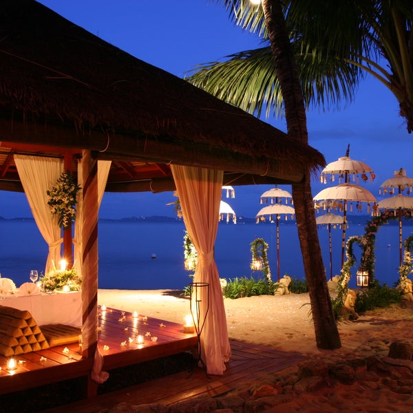 Koh Samui’s most romantic beachside dining experience. Dine beneath the stars and in the glow of the candle lights surrounding your own private Thai Sala and attended to by your own private butler.