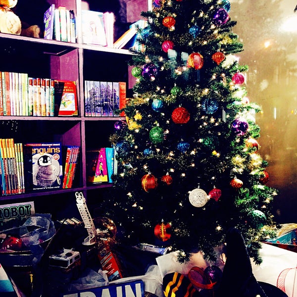 12/23/2014にCeres AnaSéline C.がThe Scholastic Storeで撮った写真