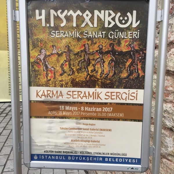 Foto tirada no(a) Taksim Cumhuriyet Sanat Galerisi por Hülya K. em 5/30/2017